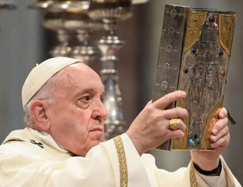 Pasqua, il messaggio del Papa: "Aprite le porte, basta muri..."