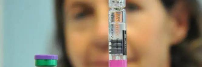 Pistoia, padre "no vax", madre "pro vax": decide il giudice se vaccinare i figli