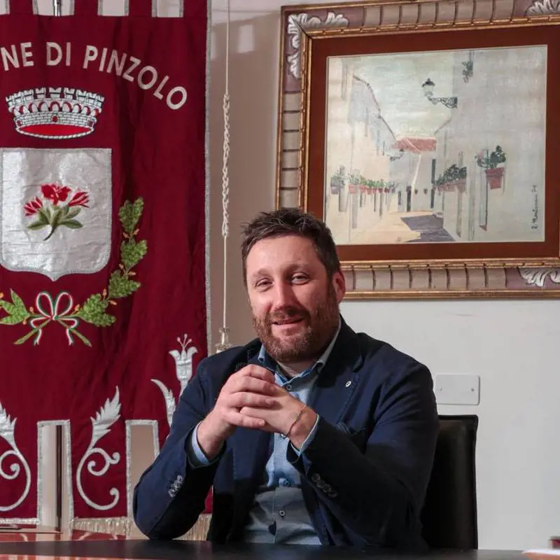 Giudice vieta al sindaco leghista di dormire a casa coi figli