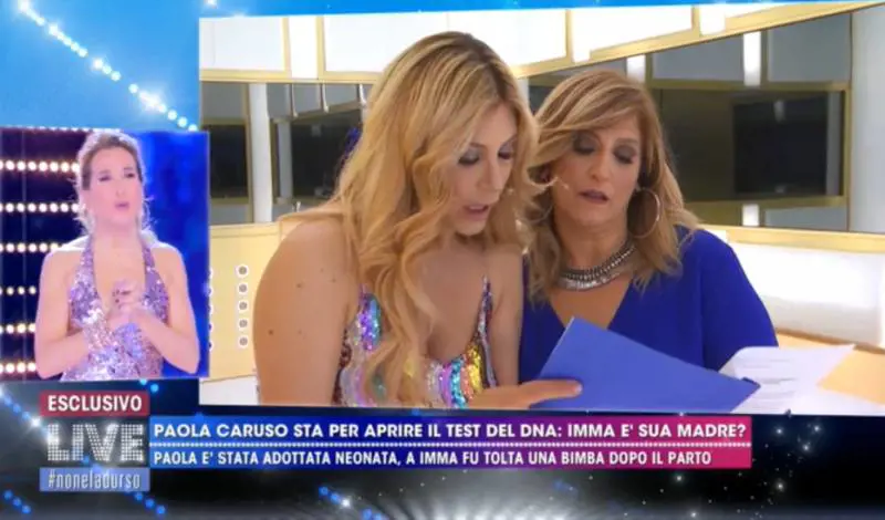 Paola Caruso sul rapporto con la madre biologica: "Non riesco a chiamarla mamma"