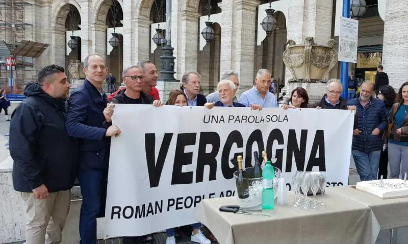 Roma, la metro Repubblica "festeggia" i primi sei mesi di chiusura