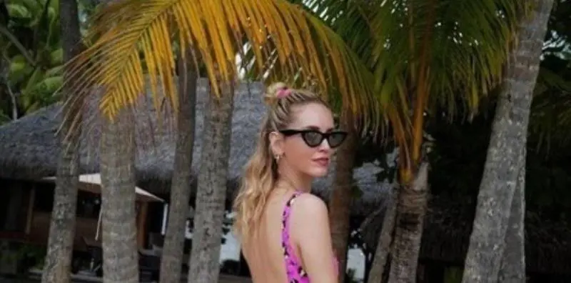 Ferragni, il costume è (molto) hot: in foto si vede (quasi) tutto