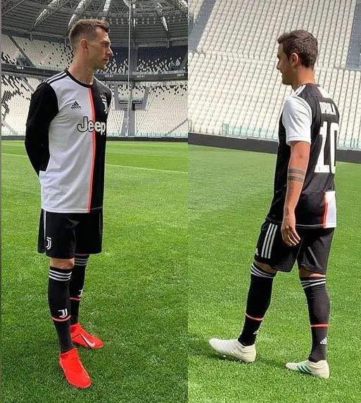 Juventus, ecco la nuova maglia 2019-2020: addio alle strisce bianconere