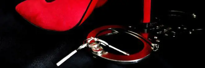 Sex toys esposti in un distributore automatico: esercente multato