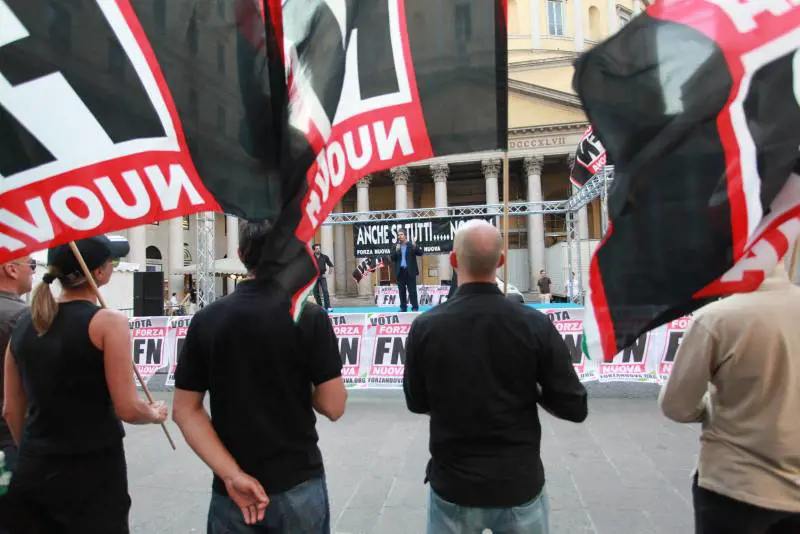 Una rissa affiggendo  manifesti denunciati 5 di Forza Nuova