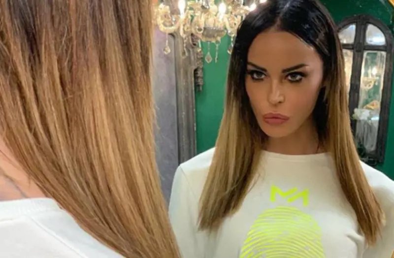 Nina Moric furiosa: "Non sono ricorsa alla chirurgia plastica"