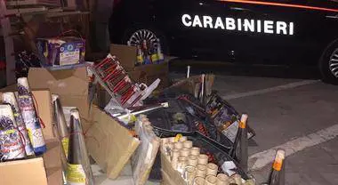 Napoli, maxi sequestro di bombe destinate ai commercianti 