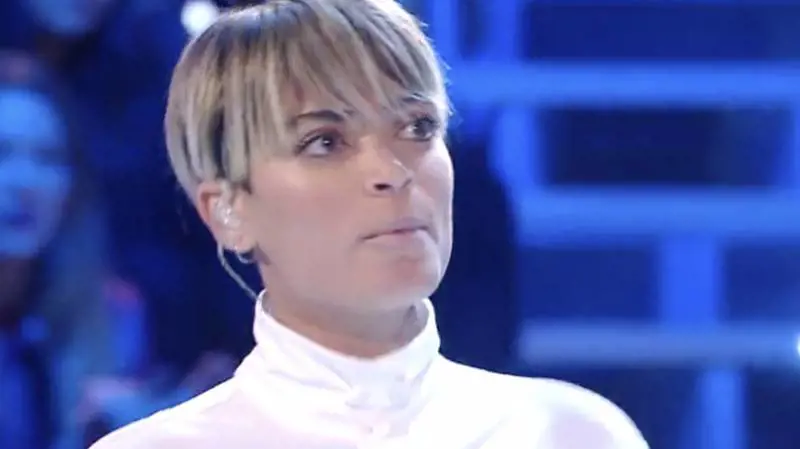 Elodie, topless social per i suoi 29 anni