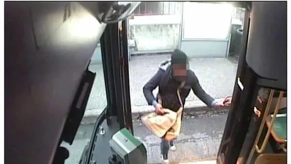 Sventa allarme bomba sul bus, autista palermitano premiato a Verona