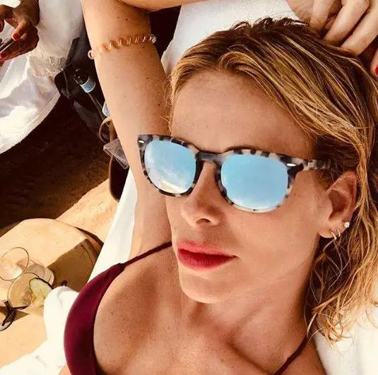 Alessia Marcuzzi è una mamma apprensiva. E il figlio la blocca sui social