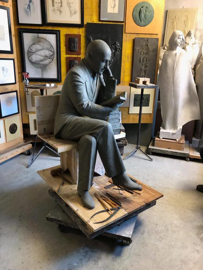 Inaugurata statua di D'Annunzio. La Croazia: "L'Italia offende valori Ue"