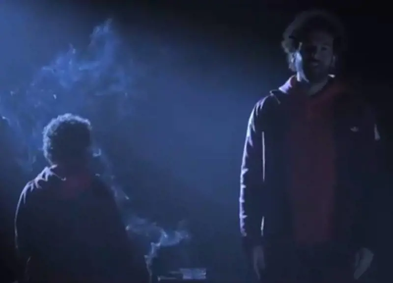 Salah fuma una sigaretta, ma è solo un suo sosia: lo spot choc antifumo