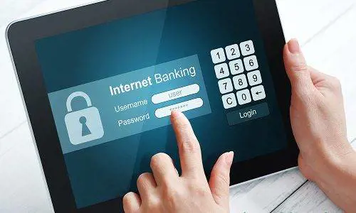 Banche, addio alla "chiavetta". Su Internet ci vuole il cellulare