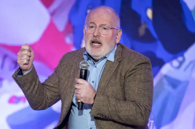 Un "rosso" al posto di Juncker. Timmermans: "Problema il governo italiano"
