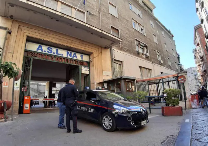 Spari in ospedale a Napoli: la camorra tenta ​di uccidere un 22enne