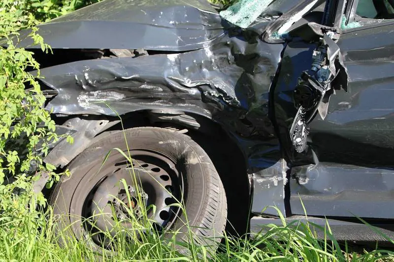 Cosenza, incidente mortale nella notte: morti 4 ragazzi e 2 feriti