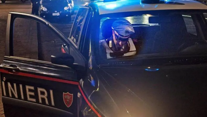 Verona, caos in centro e militari feriti in ospedale: fermato romeno