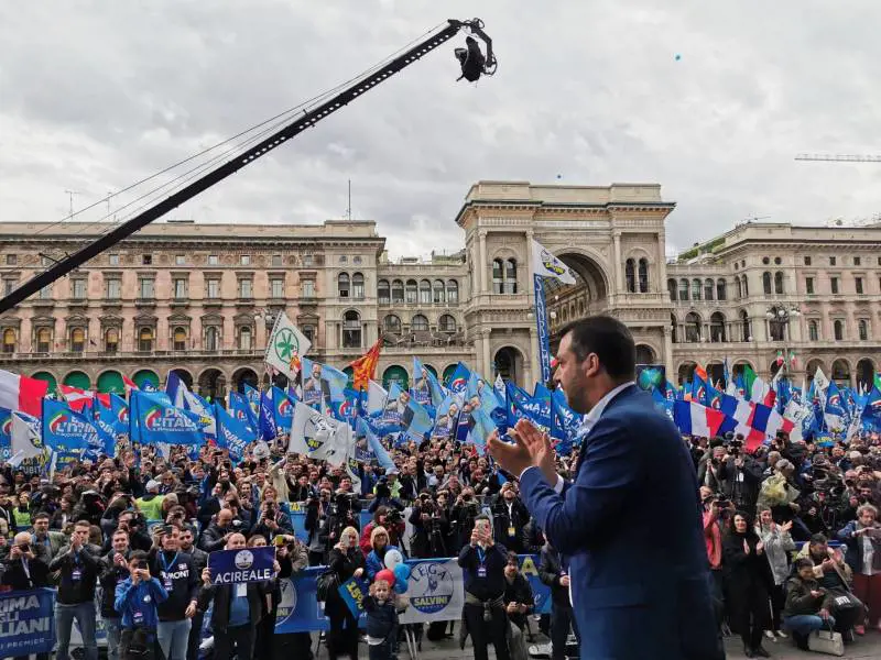 Migranti, la lite a distanza tra Salvini e papa Francesco