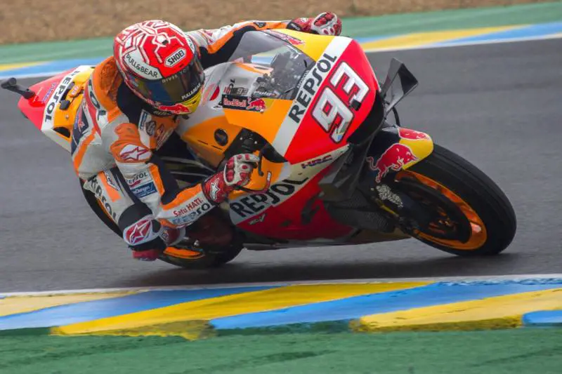 Motogp, Marquez vince a Le Mans: Dovizioso e Petrucci sul podio. Solo quinto Rossi