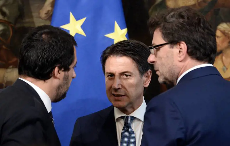 Castelli, il giallo della manina manda in crisi il governo