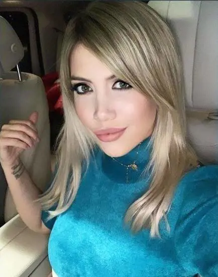 Wanda Nara prima "ruba" il parcheggio alla d'Urso e poi resta in slip