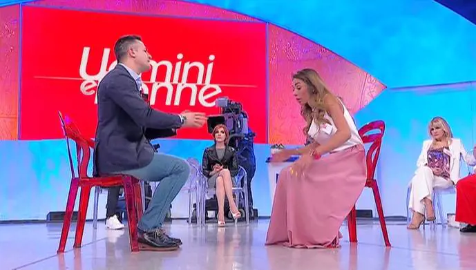Uomini e Donne, Ida e Riccardo fanno infuriare il web: "Non se ne può più"