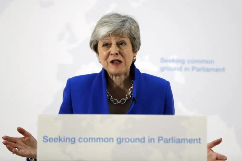 Londra vota già: calcio alla Ue. Adesso May ha le ore contate