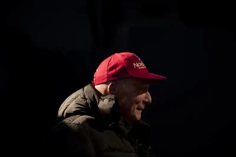 Lauda, il campione che visse due volte. Coraggio e coerenza: così è diventato mito
