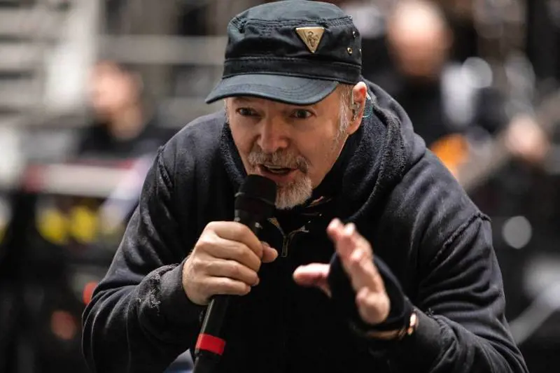 Vasco cuore d'oro: regala biglietto a fan malata di sclerosi multipla