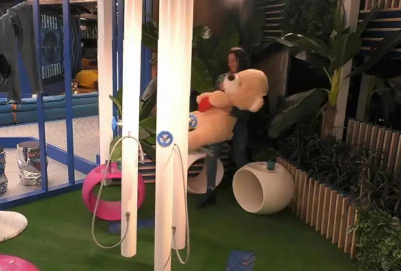 GF16, Daniele contro Erica: “Stai zitta o faccio a pezzi una cosa tua!”