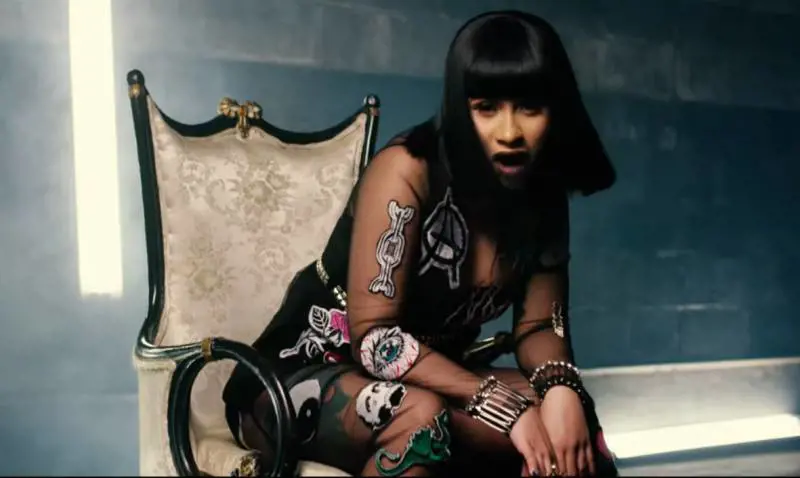 Cardi B annulla i concerti per la liposuzione