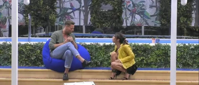 Gf, furibonda lite tra Gennaro e Francesca. La De André: "Hai la coda di paglia"