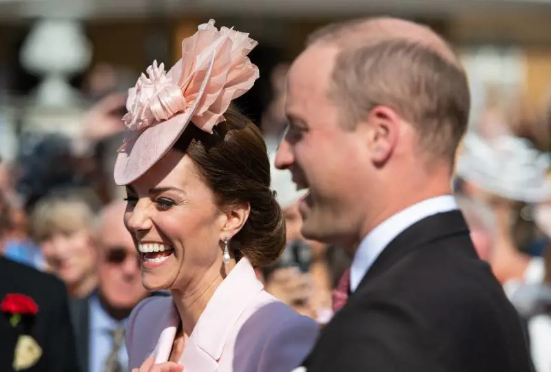 Kate Middleton con una vistosa ricrescita di capelli grigi