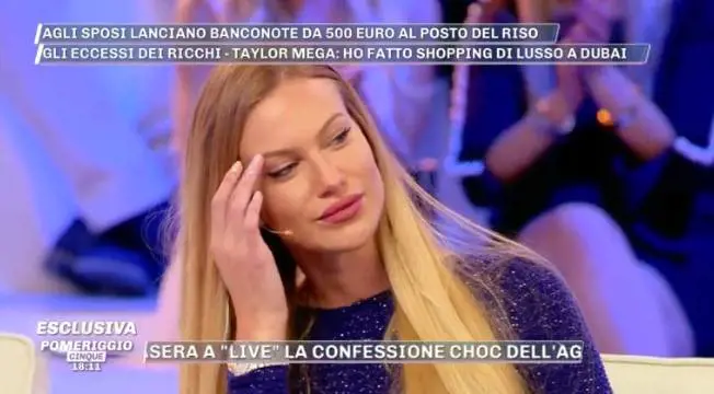 Taylor Mega, gli insulti per l’orologio da 300mila euro: "Cafona"