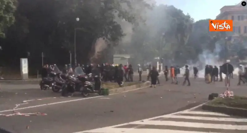 Genova, pm aprono due inchieste contro poliziotti e antifascisti