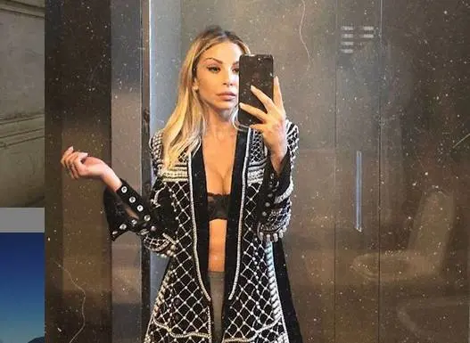 Sabrina Ghio criticata per l’ombelico: "Non vado sotto i ferri per una stupidaggine"