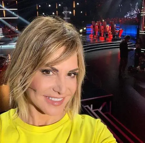 Simona Ventura dal talent al mercato: spese pazze con mamma e papà