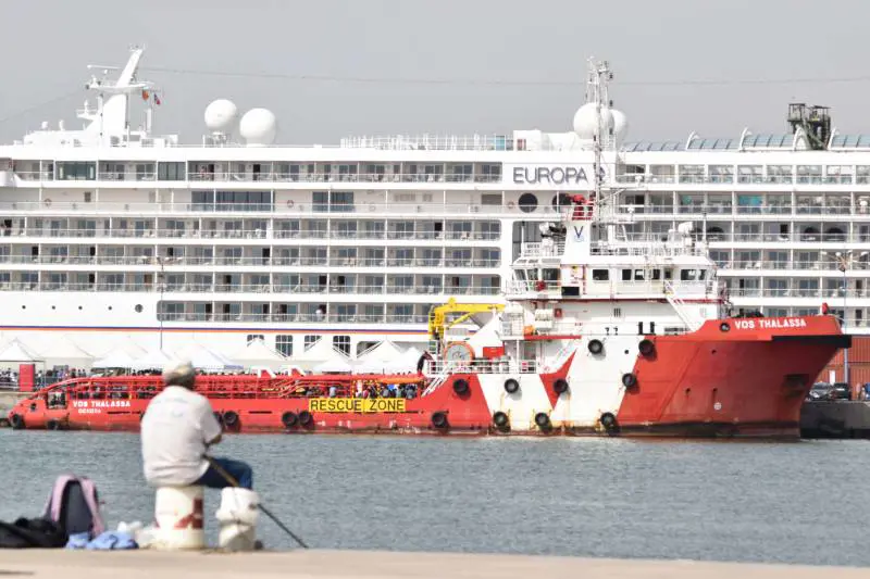 I migranti sbarcano in Italia? Per i giudici è legittima difesa
