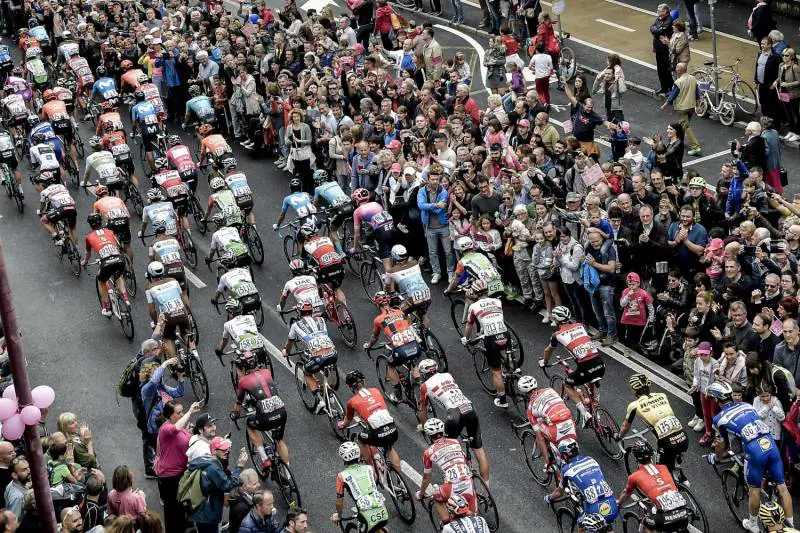 Giro d'Italia, 15a tappa: vince Cataldo. Carapaz resta in rosa