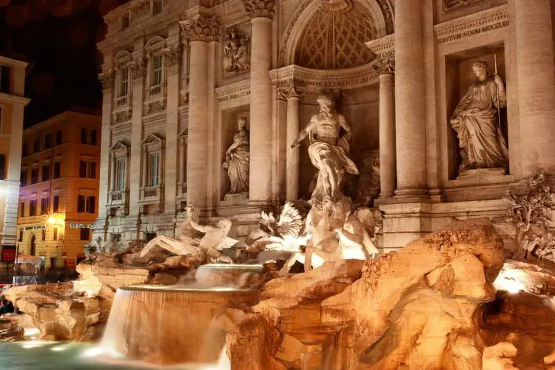 Fontana di Trevi, così rubava le monetine dei turisti
