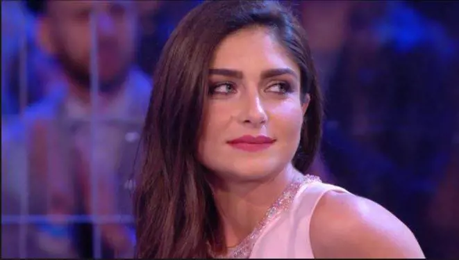 Ambra Lombardo: "Ecco la solita foto del lato b per attirare likes"