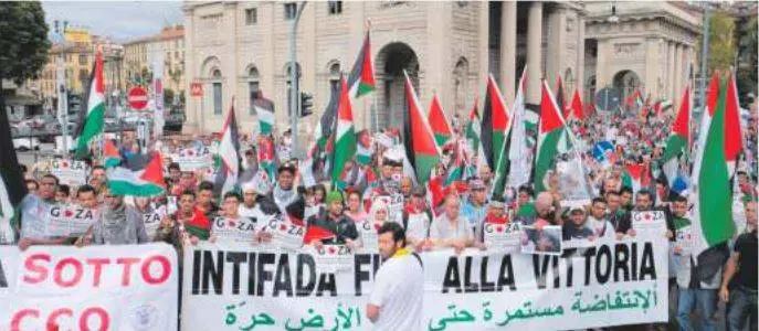 Il simbolo del Comune sull'evento anti-Israele "Sala lo ritiri e spieghi"