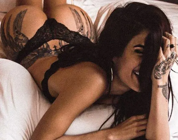Da modella a senzatetto: Negzzia, fuggita dall'Iran per evitare le frustate