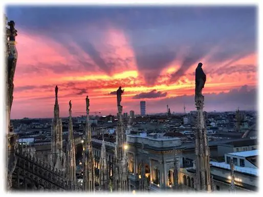 Metti l'aperitivo tra le Guglie e lo spettacolo del tramonto