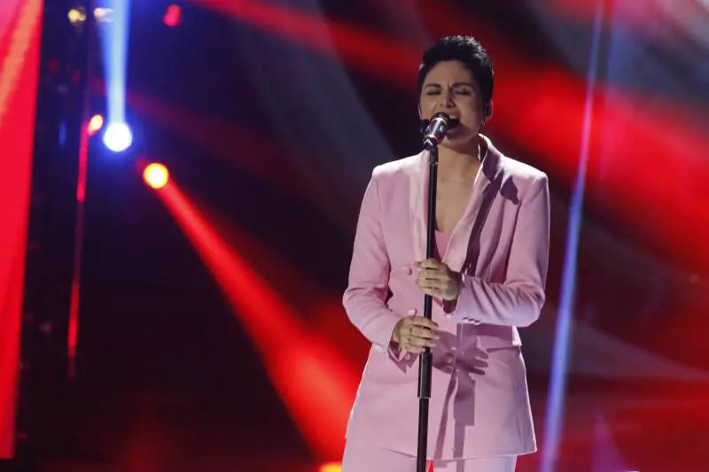 Giordana Angi canta l'amore e la passione per una donna