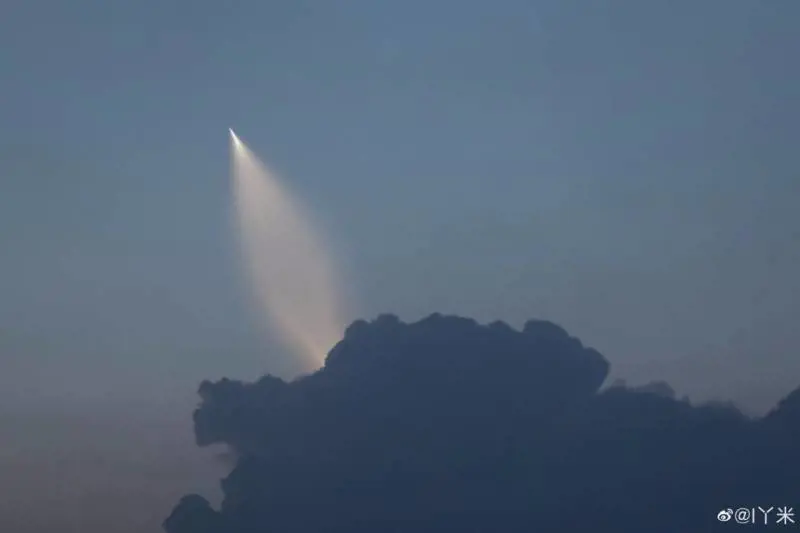 Cina, lanciato missile balistico di nuova generazione