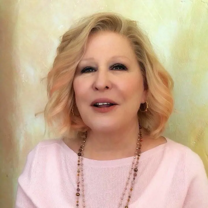 Bette Midler posta una bufala su Trump: i social la massacrano