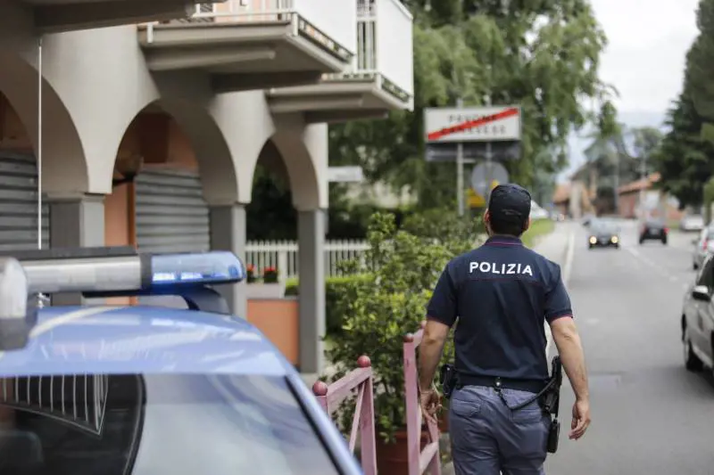 Spara e uccide il ladro moldavo. E la procura indaga il tabaccaio