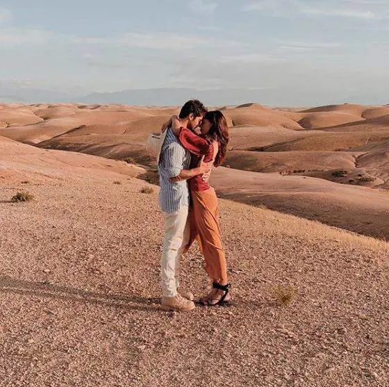 Stefano De Martino pubblica la foto del lato B di Belen: "Il mio paradiso"