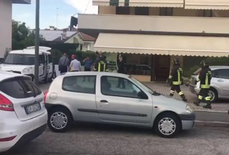 Vicenza, accoltella ex e nuovo compagno, poi tenta il suicidio